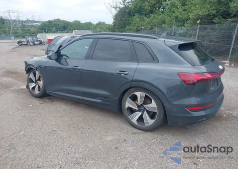 2022 Audi E-Tron Premium Plus Quattro z USA, uszkodzony, nr VIN WA1LAAGE7NB012069